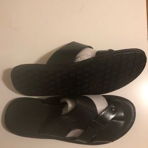 Casual black leather slipper for men